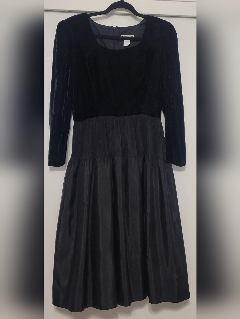 Vintage Taurus II Black Velvet Dress Size 12 Union Made USA Pleated Party Midi